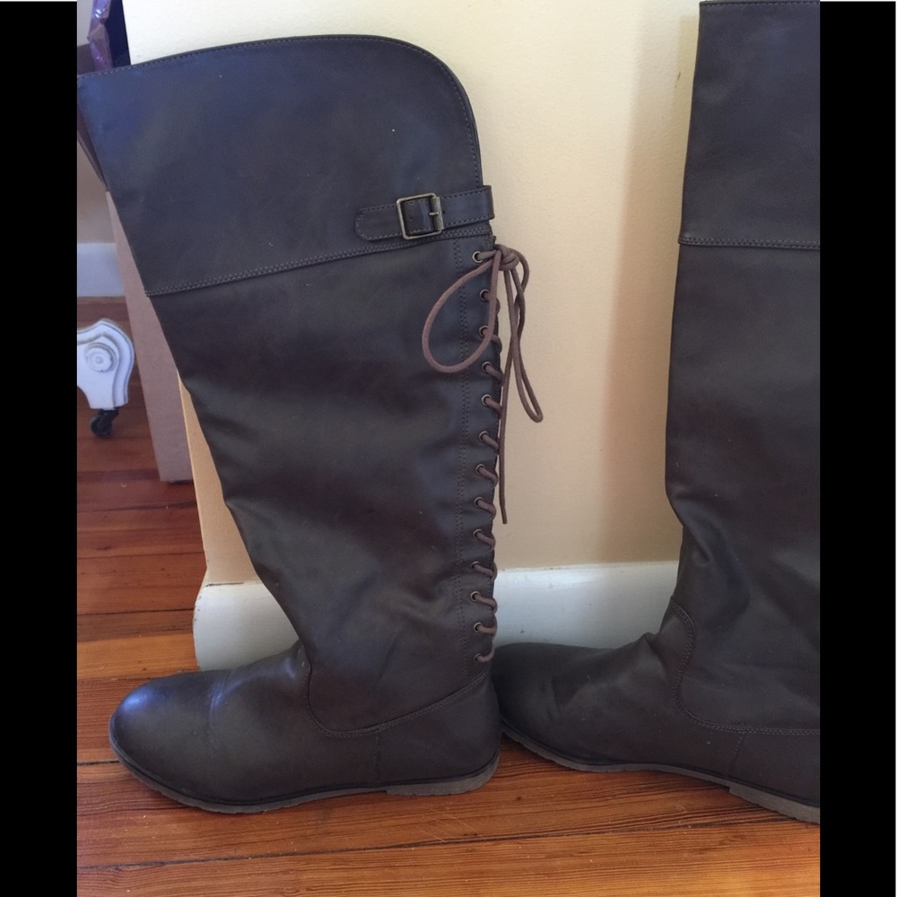 Tall lace up boots!!